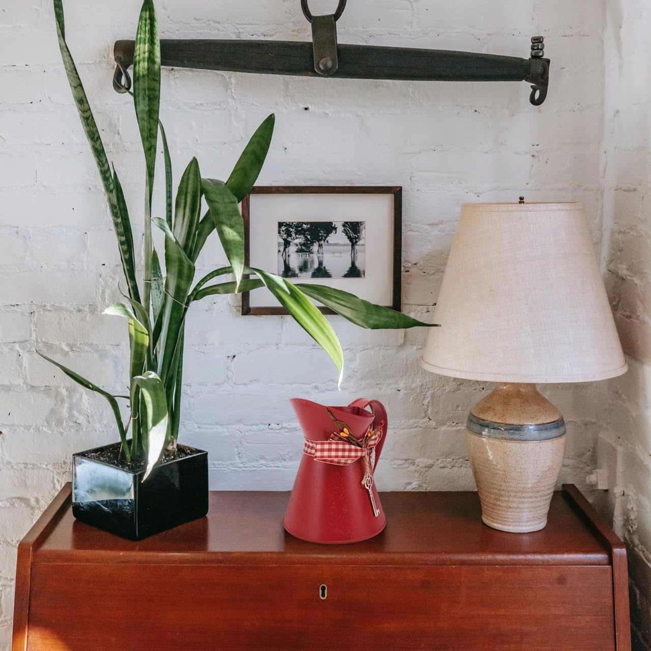 Kettle Shaped Iron Flower Vase for Home Decor