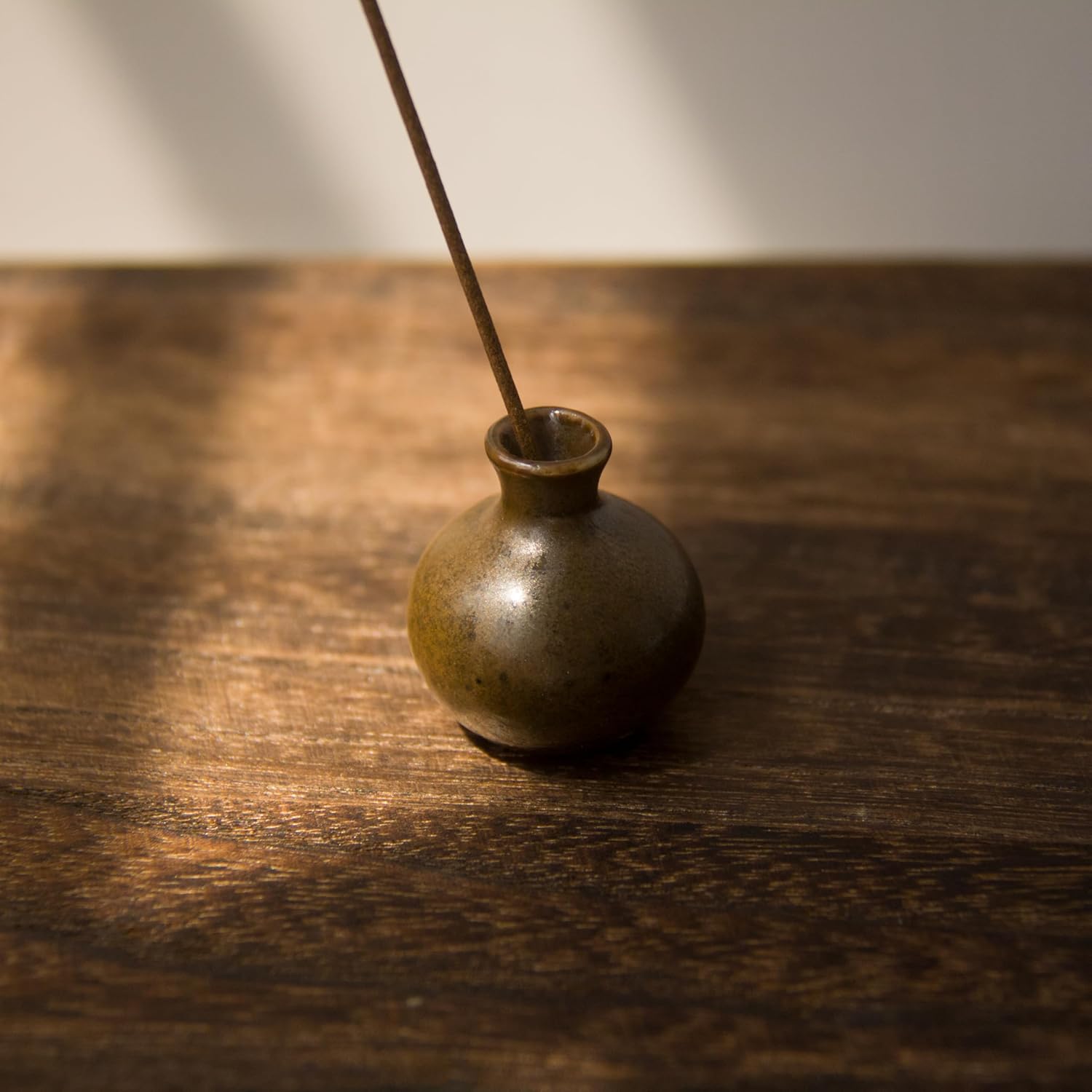 Frog-Vase Incense Holder Rust-Glazed Ceramic Incense Stick Holder for Meditation and Zen